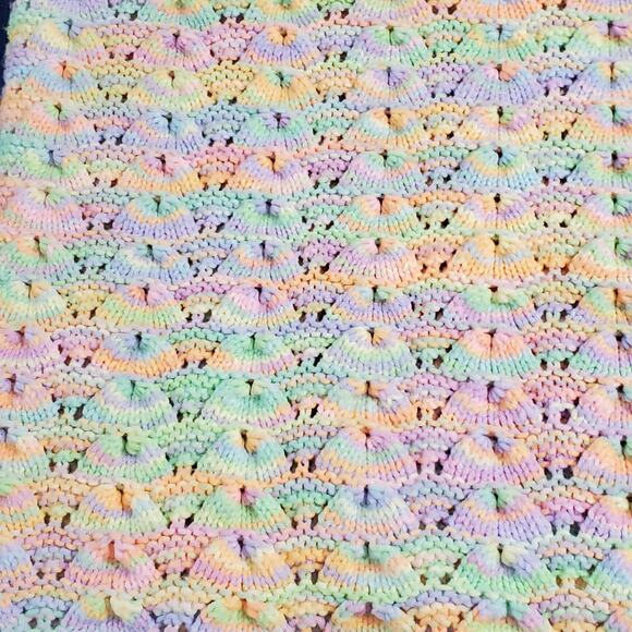 Hand Crocheted Shell Afghan Throw Chair Blanket Pastel Small Baby 43 x 36 - Picture 4 of 16